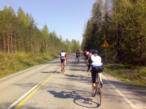 Riding in a 25km/h group Riding in a 25km/h group