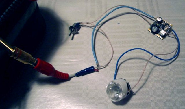 [LED and constant current driver connected to a battery